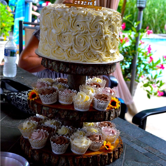 OAK handmade cake tiered stand. - Picture 3 of 5